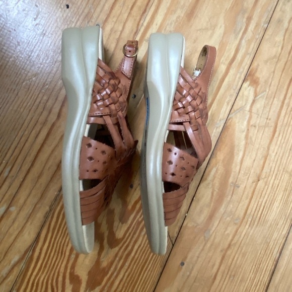 Cobbie Cuddlers Sandals Size 8.5W Tan Lifetime Poron 4000 Huaraches - Picture 2 of 7